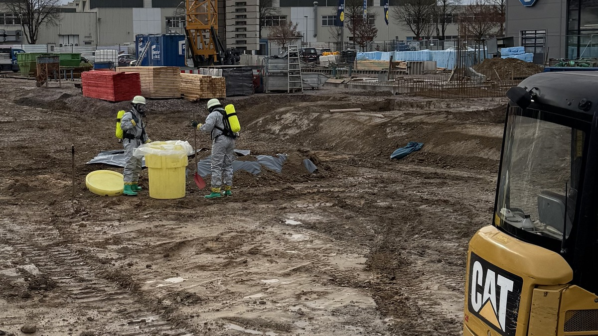 FW-OG: Alte Reizstoffbehälter im Erdboden gefunden - Foto: presseportal.de