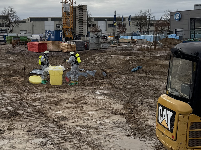 FW-OG: Alte Reizstoffbehälter im Erdboden gefunden - Foto: presseportal.de