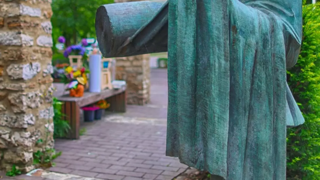 POL-OS: Bad Laer: Gemeinsame Pressemitteilung der Polizei Osnabrück und der Gemeinde Bad Laer- Bronzestatue Der Leineweber entwendet - Bild: presseportal.de