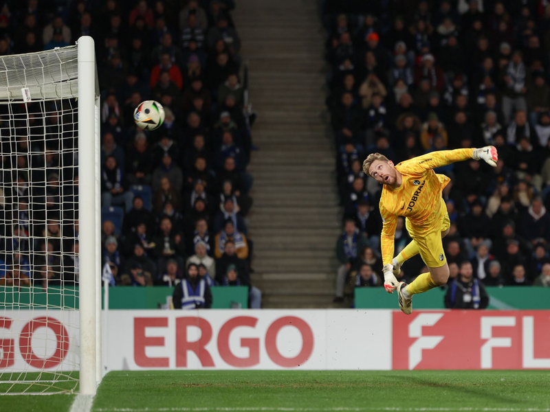 Die Entscheidung: Louis Oppie feiert sein Tor zum 3:1. - Foto: Friso Gentsch/dpa