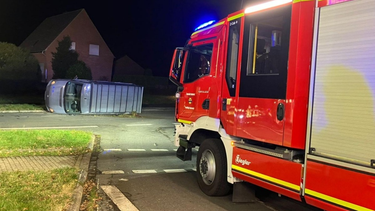 FW Sonsbeck: Verkehrsunfall mit drei Verletzten - Foto: presseportal.de