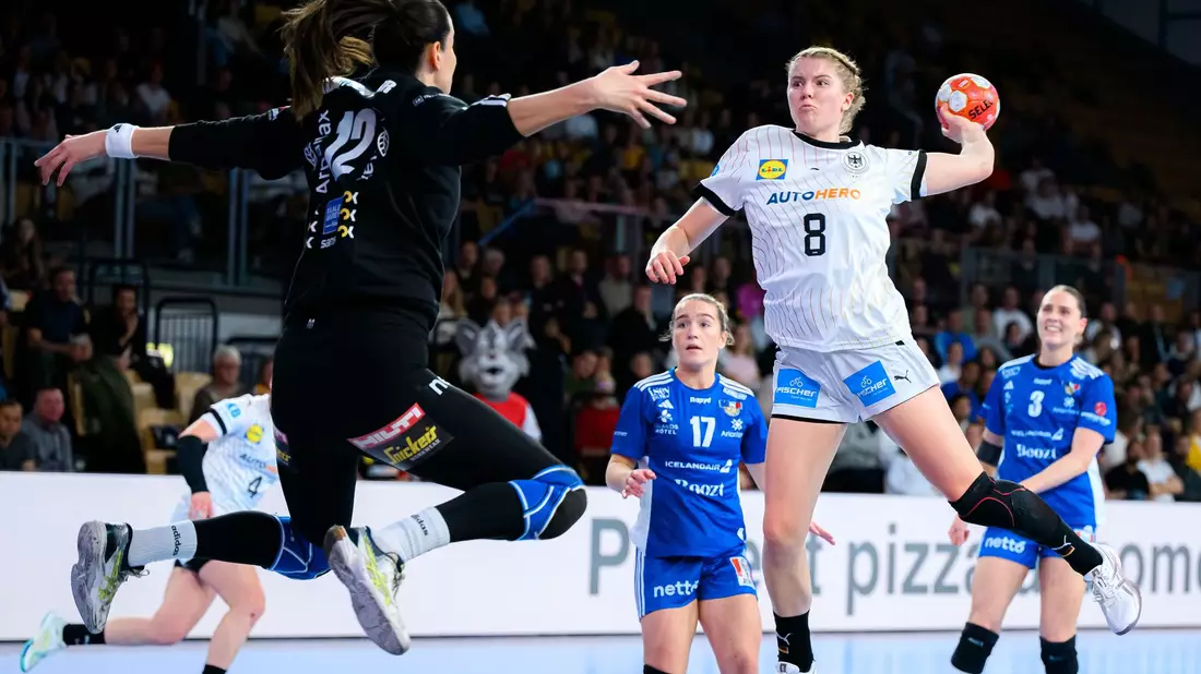 Die deutschen Handballerinnen stehen nach dem Sieg gegen Island in der EM-Hauptrunde. - Bild: Marco Wolf/dpa