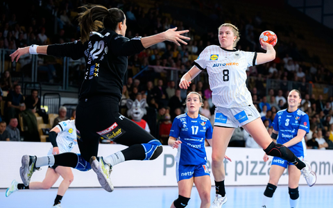 Trumpft bei der EM unbekümmert auf: Rückraumspielerin Nina Engel. - Foto: Marco Wolf/dpa