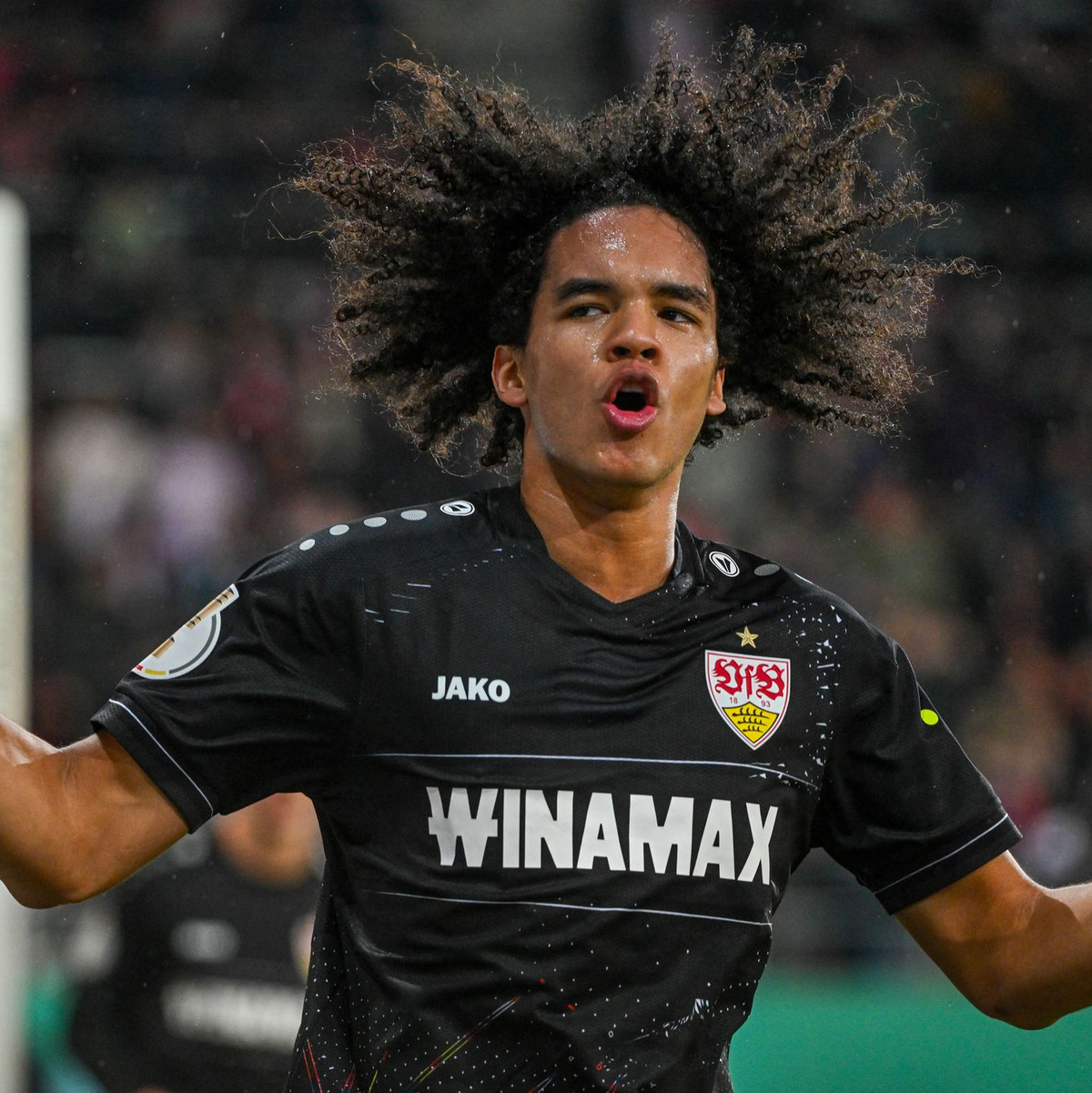 Anrie Chase bringt Stuttgart mit dem zweiten Treffer auf die Siegerstraße. - Foto: Armin Weigel/dpa