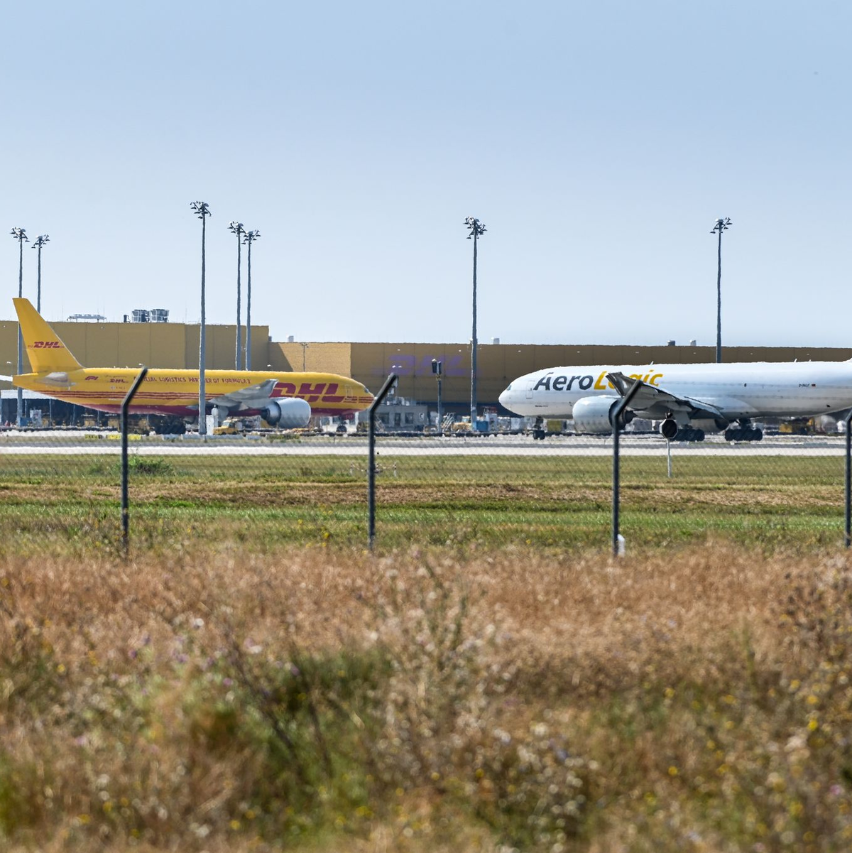 Flugzeuge könnten nach Warnungen von Sicherheitsexperten ein Ziel von Sabotageakten sein. (Archivbild) - Foto: Heiko Rebsch/dpa