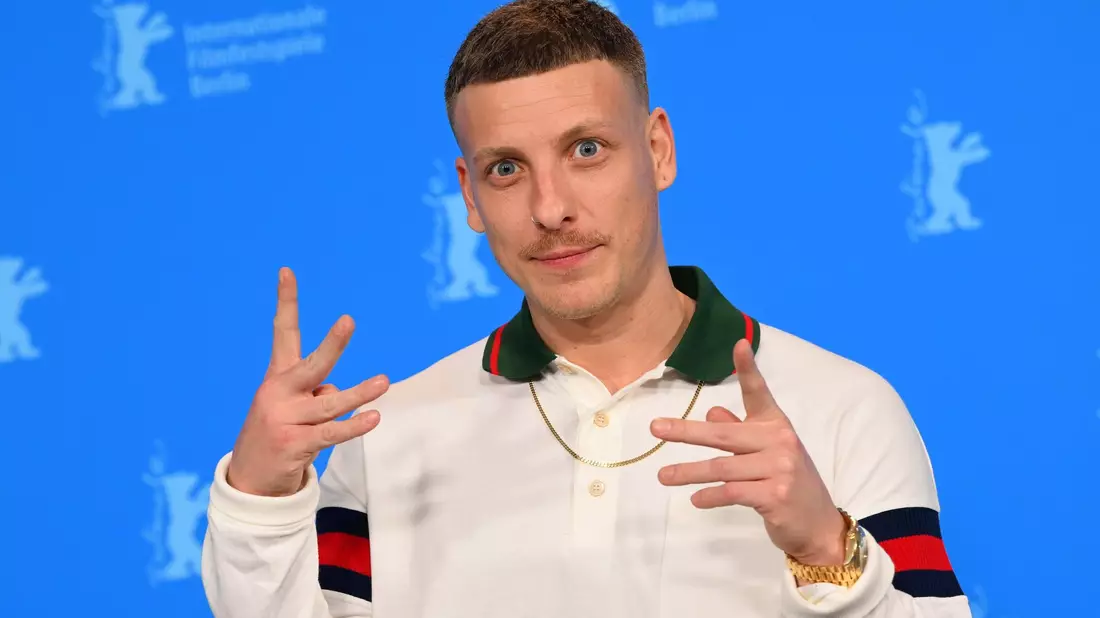 Comedian und Podcaster Felix Lobrecht. (Archivbild) - Bild: Jens Kalaene/dpa