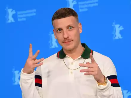 Comedian und Podcaster Felix Lobrecht. (Archivbild) - Foto: Jens Kalaene/dpa