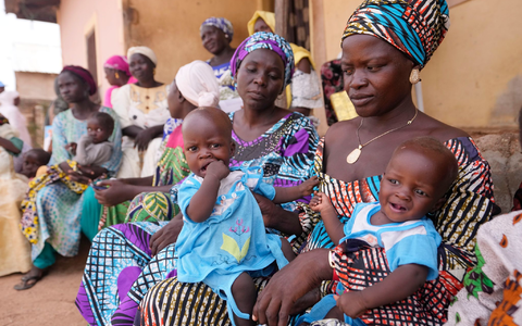 Den Vereinten Nationen fehlt Geld, um alle Bedürftigen zu unterstützen. Vor allem Frauen und Kinder leiden laut UN-Nothilfekoordinator Tom Fletcher darunter. (Archivbild) - Foto: Sunday Alamba/AP Den Vereinten Nationen fehlt Geld, um alle Bedürftigen zu unterstützen. Vor allem Frauen und Kinder leiden laut UN-Nothilfekoordinator Tom Fletcher darunter. (Archivbild) - Foto: Sunday Alamba/AP