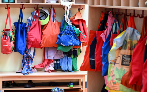 Wenn das Personal kurzfristig fehlt, muss die Kita schließen. (Archivbild) - Foto: Jens Kalaene/dpa