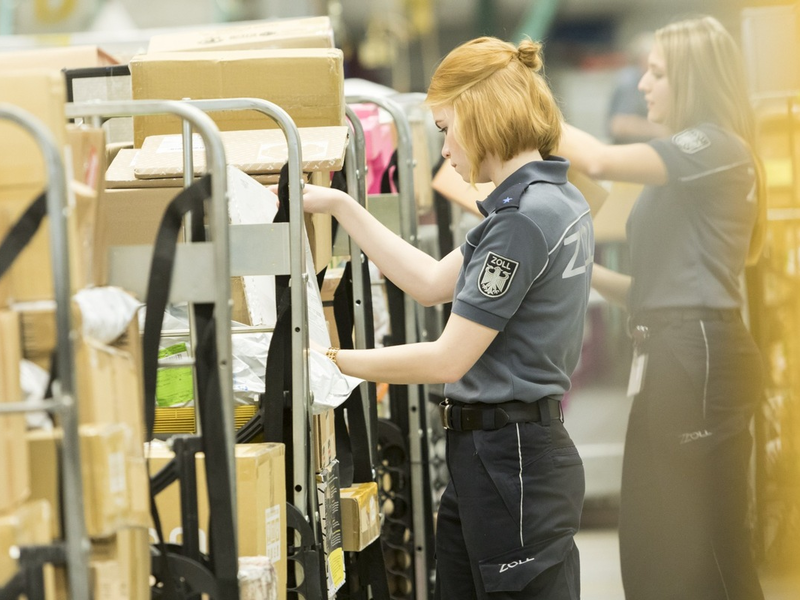 HZA-MD: Weihnachten und Black Friday: Wichtige Hinweise des Zolls zu Bestellungen und Geschenken aus dem Ausland - Foto: presseportal.de