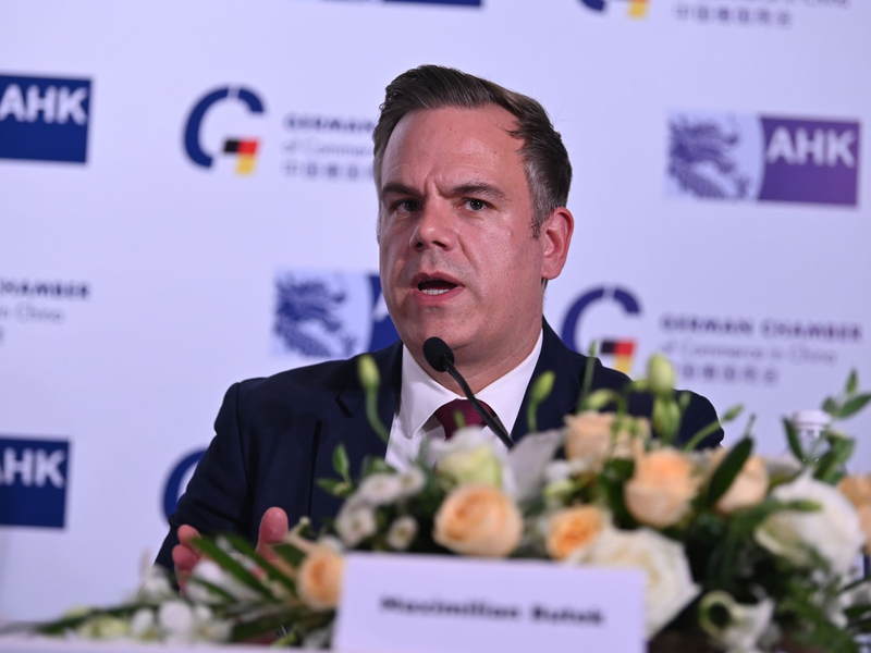 Die deutsche Auslandshandelskammer sieht in China weiter Unsicherheiten für Firmen aus Deutschland. (Archivbild)    - Foto: Johannes Neudecker/dpa