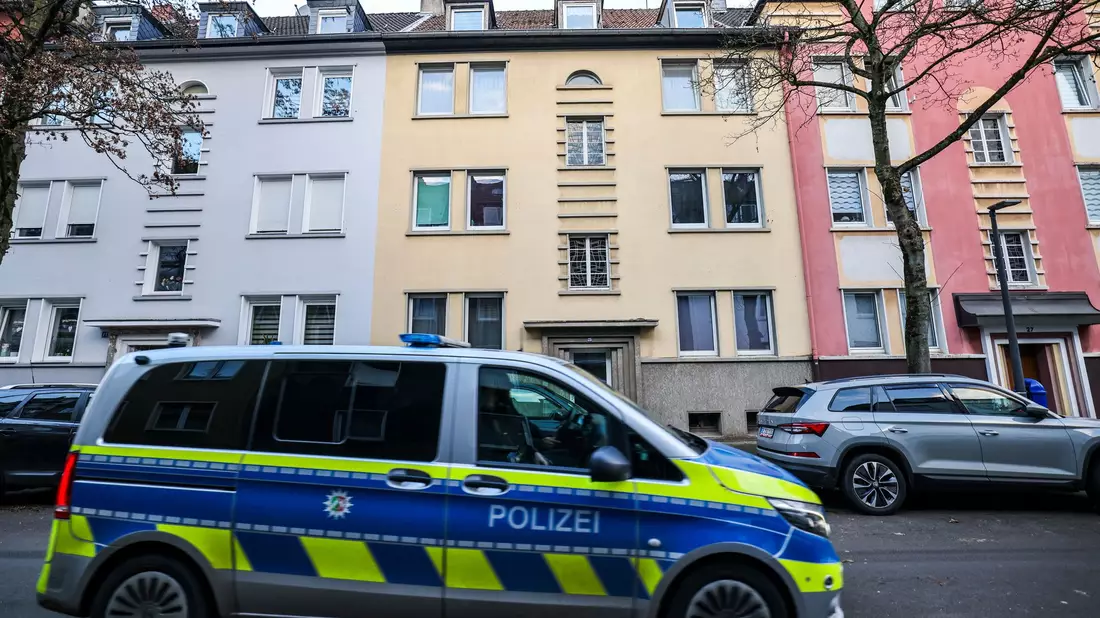 Hunderte Polizeibeamte versuchen, europäische Haftbefehle gegen mutmaßliche Schleuser zu vollstrecken.  - Bild: Christoph Reichwein/dpa