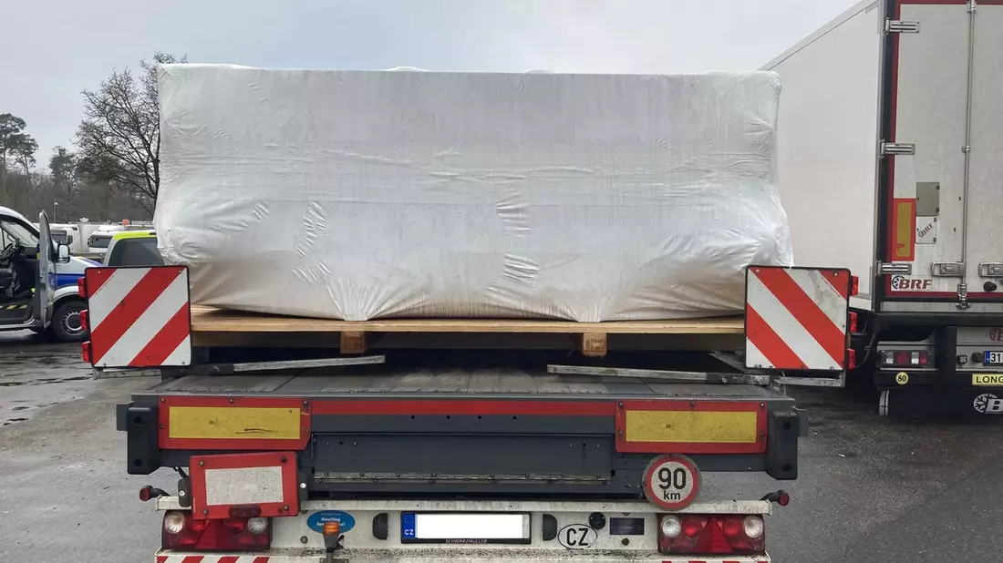POL-OF: Polizei nimmt Tatverdächtigen fest: Ermittlungen wegen Verdacht des Raubes; Überbreiter Laster unterwegs; Seniorin mit Zetteltrick überrumpelt und mehr - Bild: presseportal.de