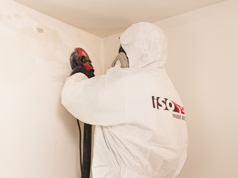 Schimmel beseitigen - Profis engagieren / Entfernung in Eigenregie birgt viele Risiken - Foto: presseportal.de