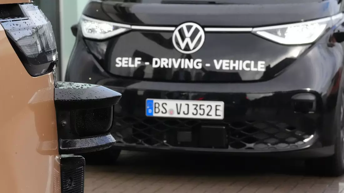 Deutschland soll zum weltweit führenden Standort für autonomes Fahren werden. - Bild: Marcus Brandt/dpa
