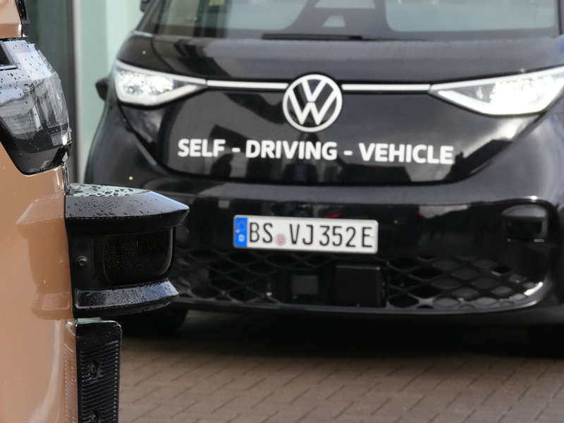 Deutschland soll zum weltweit führenden Standort für autonomes Fahren werden. - Foto: Marcus Brandt/dpa