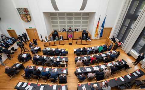 Die saarländischen Landtagsabgeordneten wollen künftig auch mit den Kollegen anderer frankophoner Parlamente enger zusammenarbeiten. (Archivfoto) - Foto: Harald Tittel/dpa Die saarländischen Landtagsabgeordneten wollen künftig auch mit den Kollegen anderer frankophoner Parlamente enger zusammenarbeiten. (Archivfoto) - Foto: Harald Tittel/dpa
