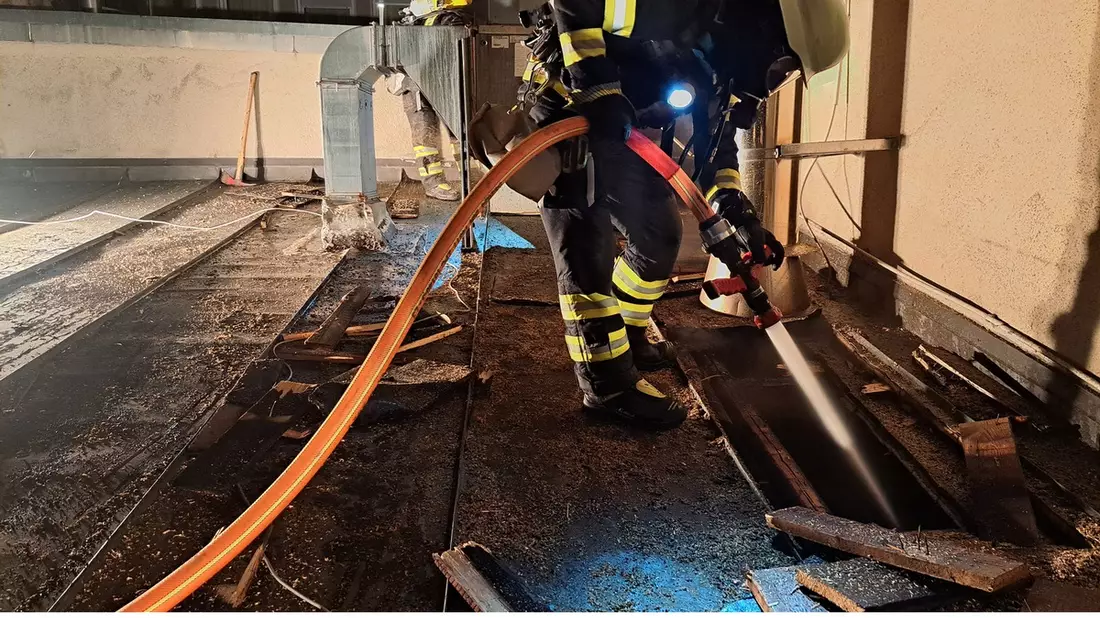 FW-M: Vermeintlicher Kleinbrand weitet sich aus (Ludwigsvorstadt) - Bild: presseportal.de