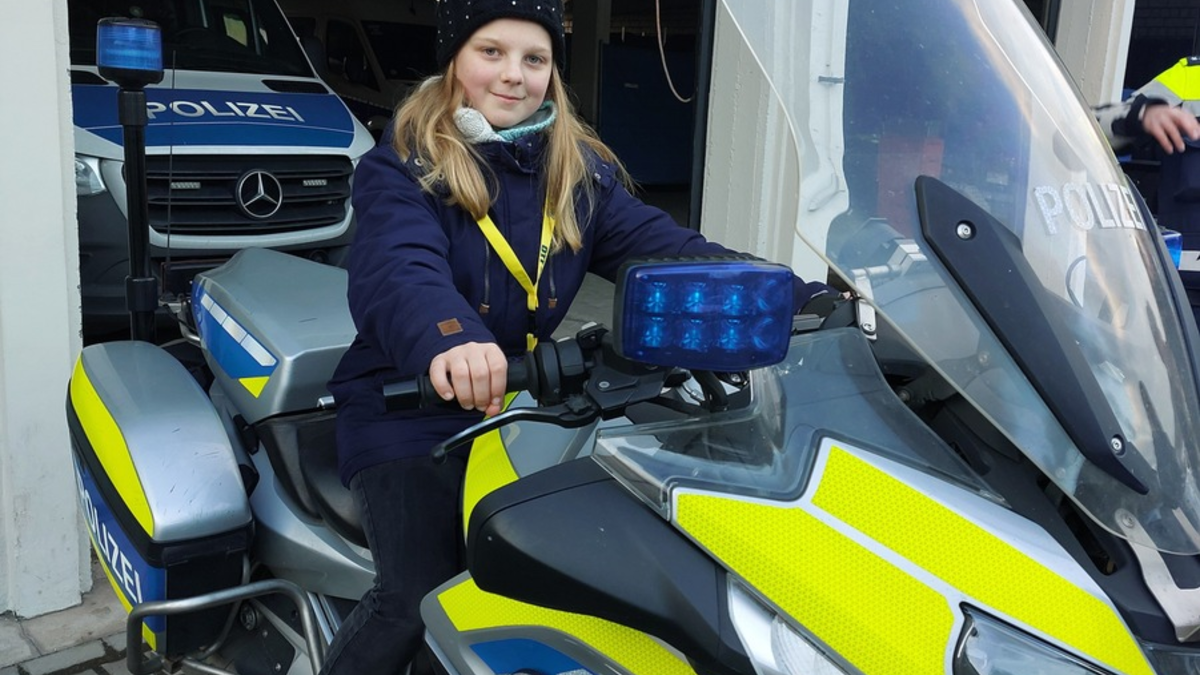 POL-DU: Stadtgebiet: Duisburgs Polizeipräsident ehrt ehrliche Finder - Foto: presseportal.de