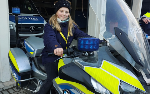 POL-DU: Stadtgebiet: Duisburgs Polizeipräsident ehrt ehrliche Finder - Foto: presseportal.de