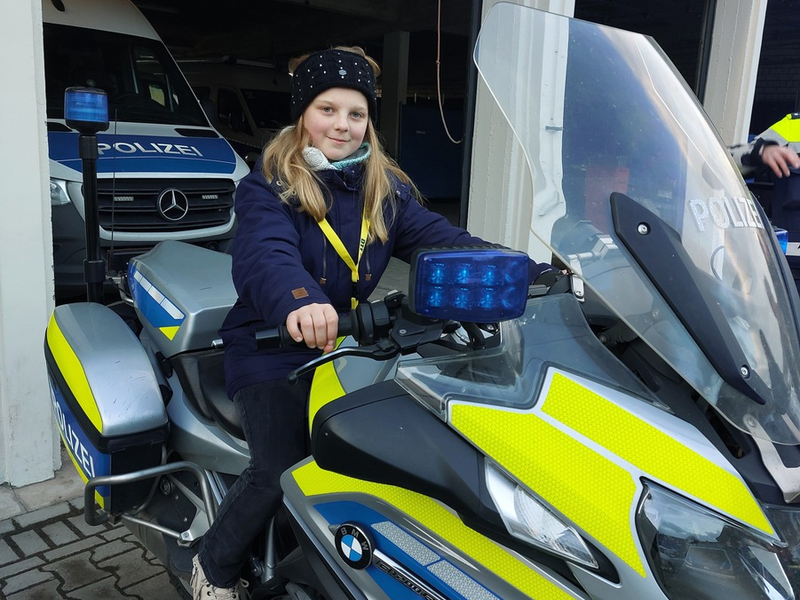 POL-DU: Stadtgebiet: Duisburgs Polizeipräsident ehrt ehrliche Finder - Foto: presseportal.de