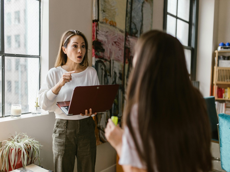 Trigger-Alarm in der Erziehung: Jana Alles von Smart Parents enthüllt die 10 häufigsten Stressfaktoren und was Mütter dagegen tun können - Foto: presseportal.de