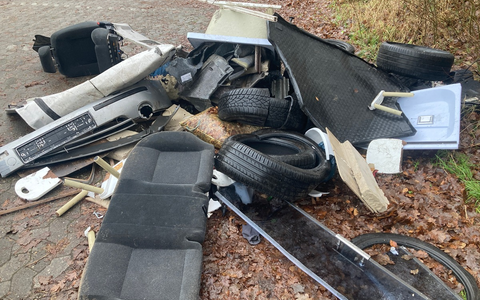POL-CUX: Illegale Entsorgung von KFz-Teilen und weiterem Mobiliar zwischen Beverstedt und Wellen (Foto im Anhang) - Foto: presseportal.de