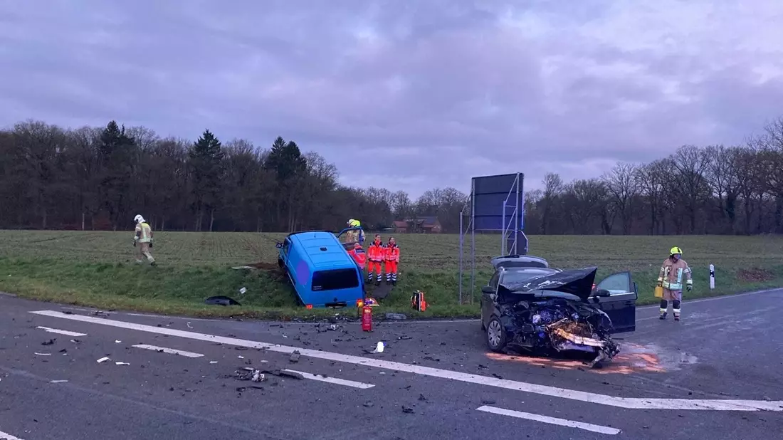 POL-COE: Lüdinghausen-Seppenrade, B58, Alter Dülmener Landweg, Kökelsumer Straße/Zwei Verletzte bei Verkehrsunfall - Bild: presseportal.de