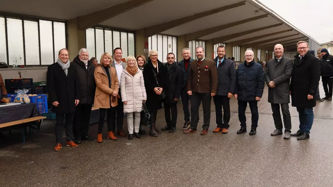 CSU-Fraktion: Gemeinsamer Besuch der Münchner Tafel im Zuge der Sozialkampagne: Bayern - Stark. Sozial. Gerecht. - Bild: presseportal.de