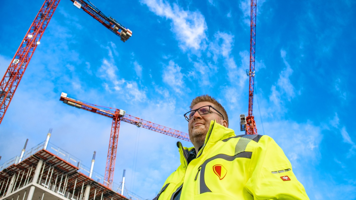 Einbruchschutz für kritische Infrastrukturen: Bastian Rauen von videoalarm.de erklärt, wie Unternehmen ihre Sicherheitsstrategien für das KRITIS-Dachgesetz aufrüsten - Foto: presseportal.de