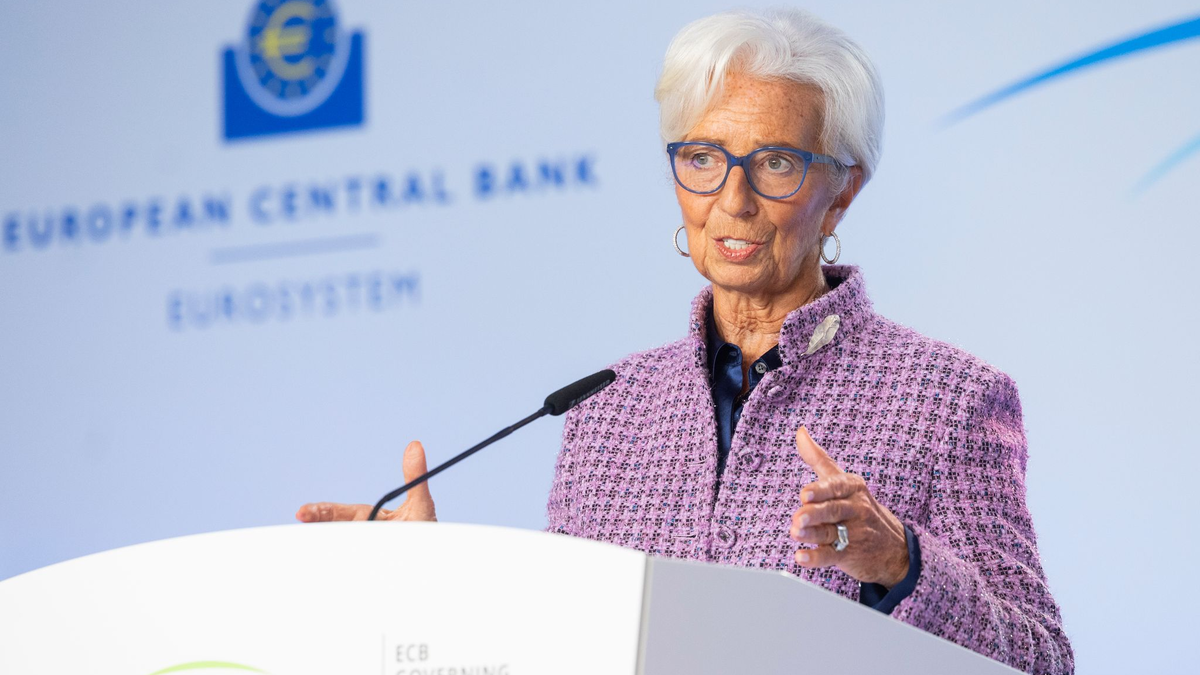 EZB-Präsidentin Lagarde warnt vor einer anhaltenden Konjunkturschwäche im Euroraum (Archivbild). - Foto: Bor Slana/STA/dpa