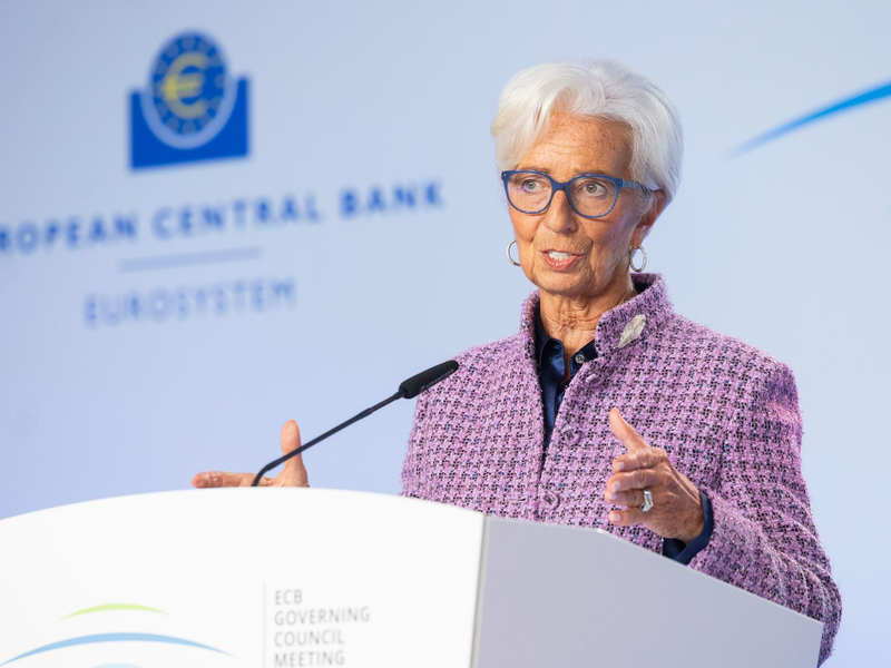 EZB-Präsidentin Lagarde warnt vor einer anhaltenden Konjunkturschwäche im Euroraum (Archivbild). - Foto: Bor Slana/STA/dpa