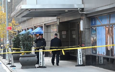 Der Versicherungschef wurde vor einem Hotel- und Wohngebäude nahe dem Times Square erschossen. - Foto: Kyle Mazza/TheNEWS2 via ZUMA Press Wire/dpa
