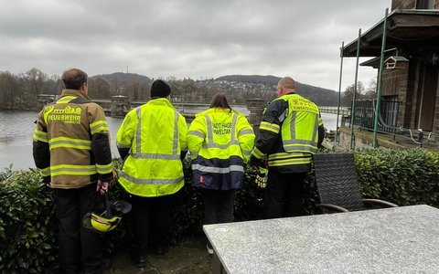 FW-EN: Vier Einsätze - Gewässerverunreinigung, Tierrettung und hilflose Person hinter der Tür. - Foto: presseportal.de FW-EN: Vier Einsätze - Gewässerverunreinigung, Tierrettung und hilflose Person hinter der Tür. - Foto: presseportal.de