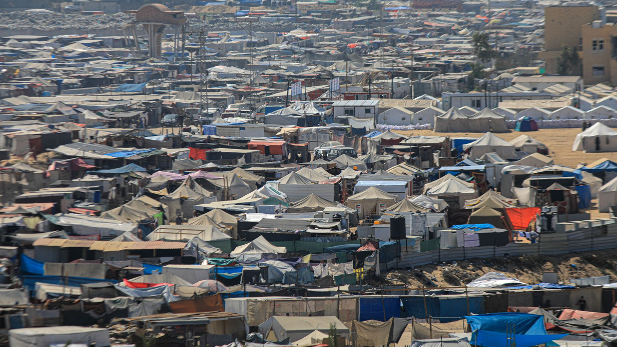 Israels Armee hat die jetzt schon überfüllte Zeltstadt Al-Mawasi zum Zufluchtsort für die Zivilisten der Stadt Gaza erklärt. (Archivbild)  - Foto: Rizek Abdeljawad/XinHua/dpa