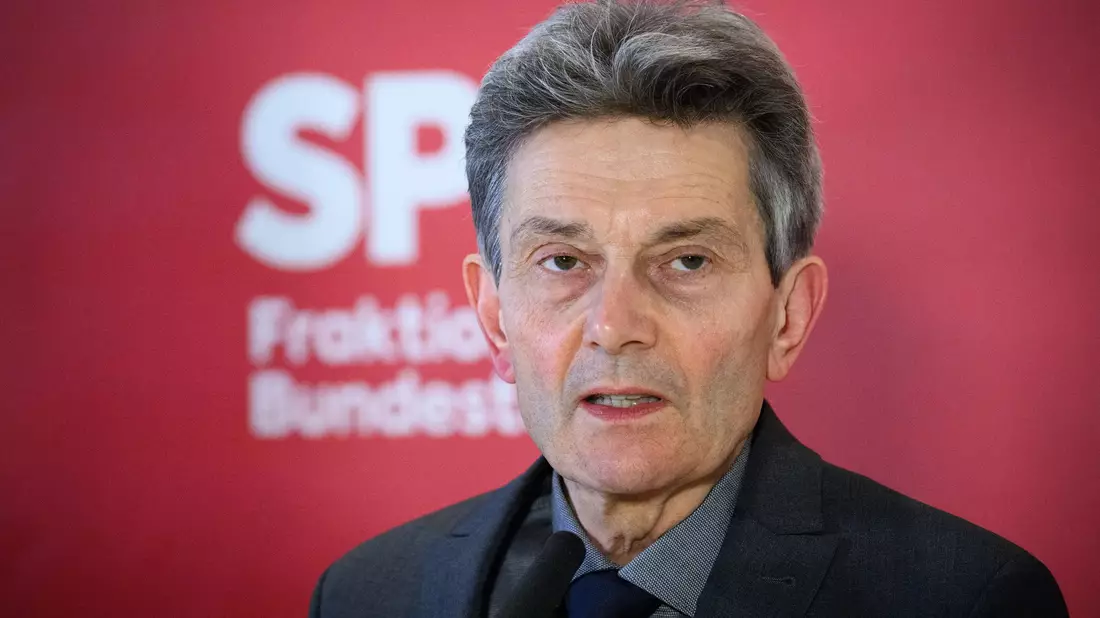 Begrüßt verstärkte Debatte über diplomatische Lösung des Ukraine-Kriegs: Rolf Mützenich.  - Bild: Bernd von Jutrczenka/dpa