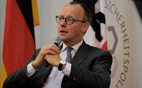 Friedrich Merz empört sich über Annalena Baerbock.  - Foto: Carsten Koall/dpa