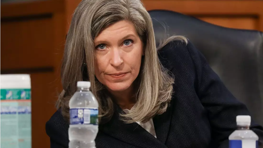 Joni Ernst wäre die erste Frau an der Spitze des US-Verteidigungsministeriums. (Archivbild) - Bild: Leah Millis/Pool Reuters/dpa