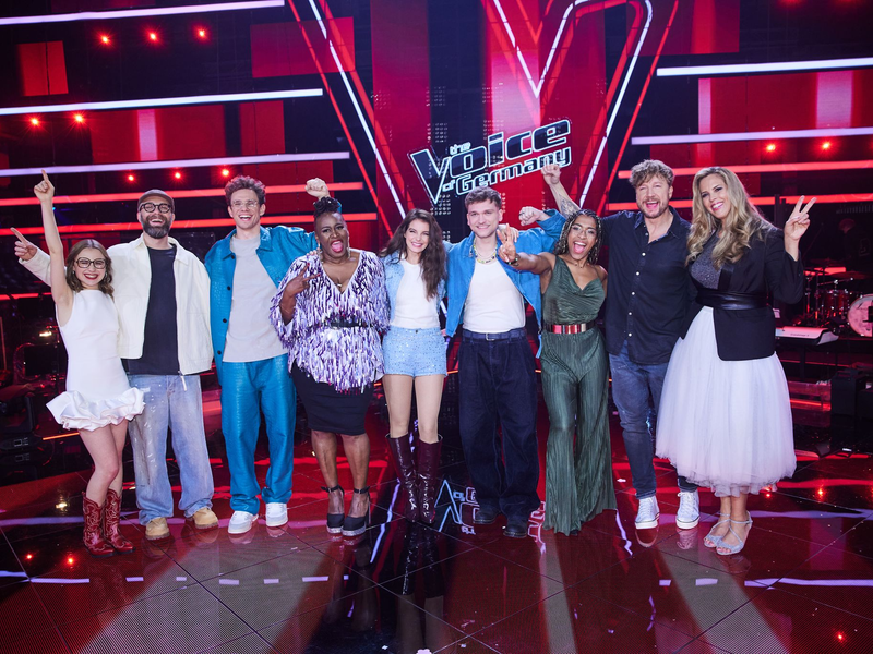 Die Runde für das Finale und deren Coaches. - Foto: Joerg Carstensen/dpa