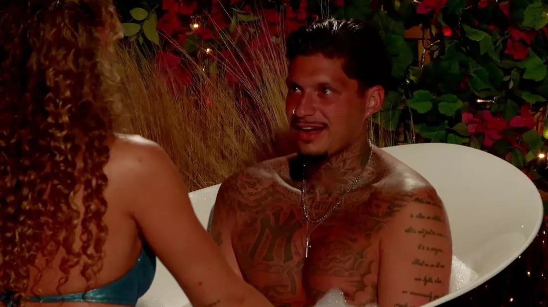 Heute bei Love Island VIP: Gigi im Liebestaumel und zwei Paare genießen intime Stunden in der Private Suite - Bild: presseportal.de