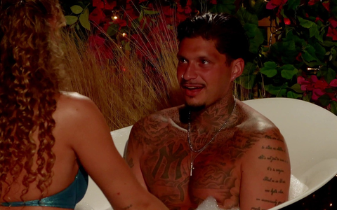 Heute bei Love Island VIP: Gigi im Liebestaumel und zwei Paare genießen intime Stunden in der Private Suite - Foto: presseportal.de