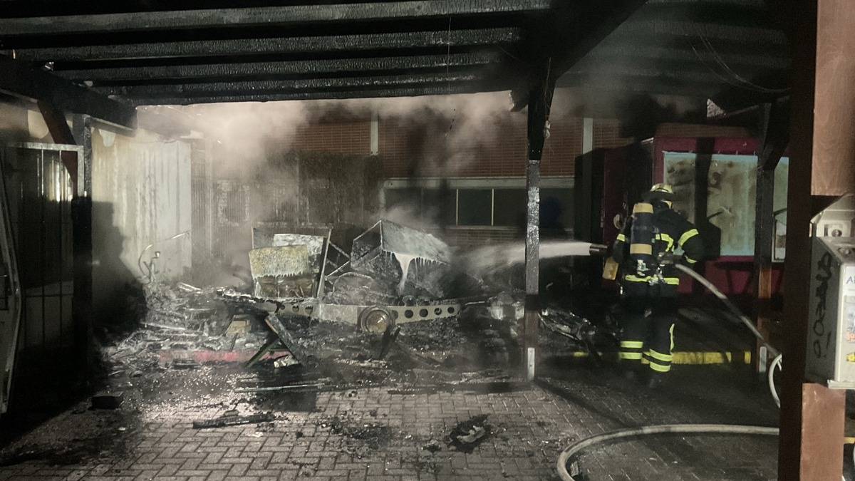 FW-DO: Anhängerbrand am Vereinsheim in Dortmund-Körne - Foto: presseportal.de