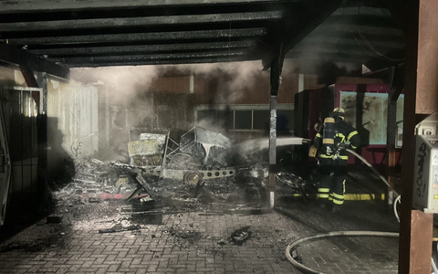 FW-DO: Anhängerbrand am Vereinsheim in Dortmund-Körne - Foto: presseportal.de