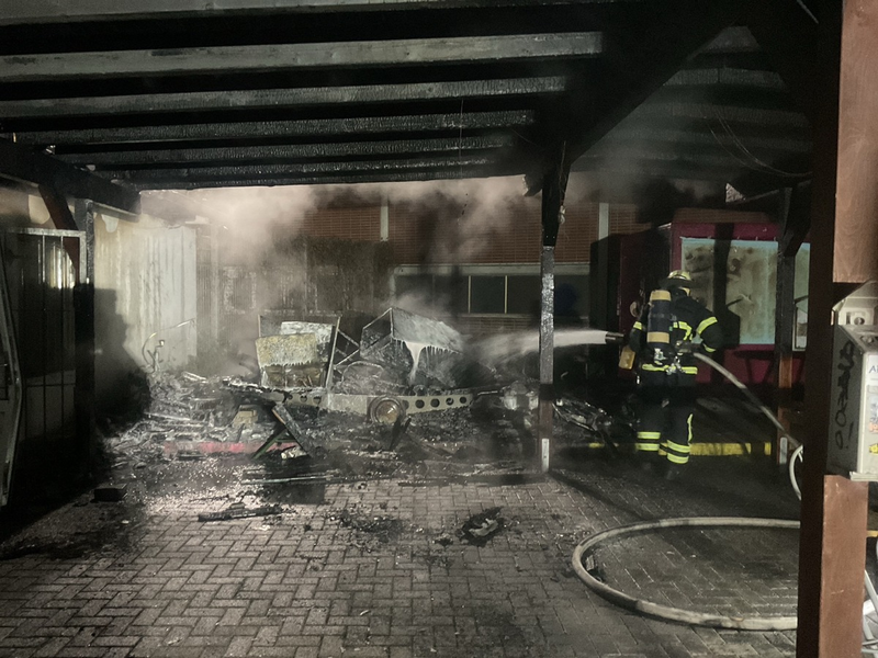 FW-DO: Anhängerbrand am Vereinsheim in Dortmund-Körne - Foto: presseportal.de