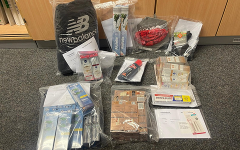 POL-ROW: ++ Aufmerksame Zeugen verhindern Taschendiebstahl - Mann und Frau festgenommen ++ Polizei und Zoll stoppen Ladendiebe auf der A1 ++ Mann unter Drogen verursacht Unfall - leicht verletzt ++ - Foto: presseportal.de POL-ROW: ++ Aufmerksame Zeugen verhindern Taschendiebstahl - Mann und Frau festgenommen ++ Polizei und Zoll stoppen Ladendiebe auf der A1 ++ Mann unter Drogen verursacht Unfall - leicht verletzt ++ - Foto: presseportal.de