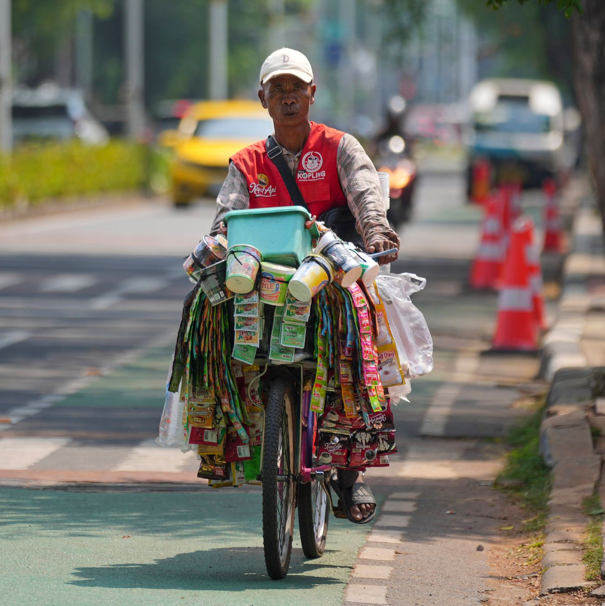 In Jakarta gibt es immer und überall Kaffee - das «Starling»-Konzept boomt. - Foto: Tatan Syuflana/AP