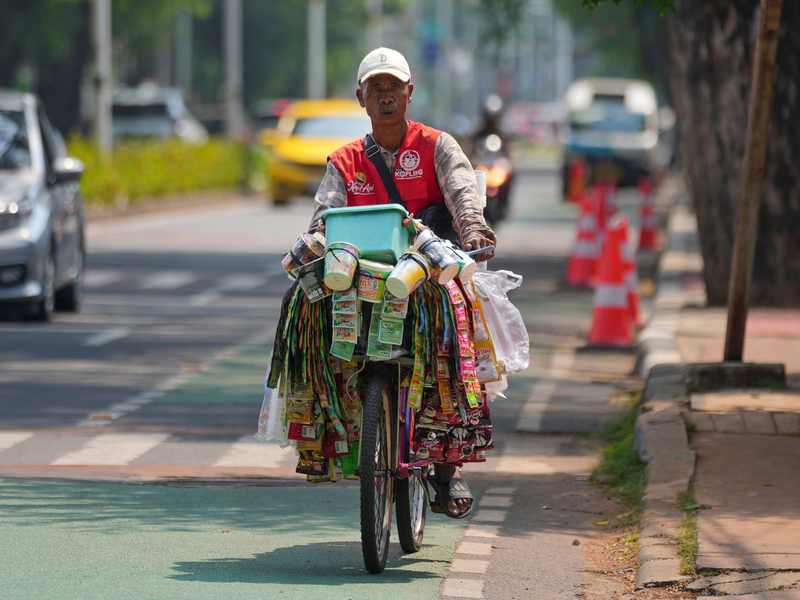 In Jakarta gibt es immer und überall Kaffee - das «Starling»-Konzept boomt. - Foto: Tatan Syuflana/AP