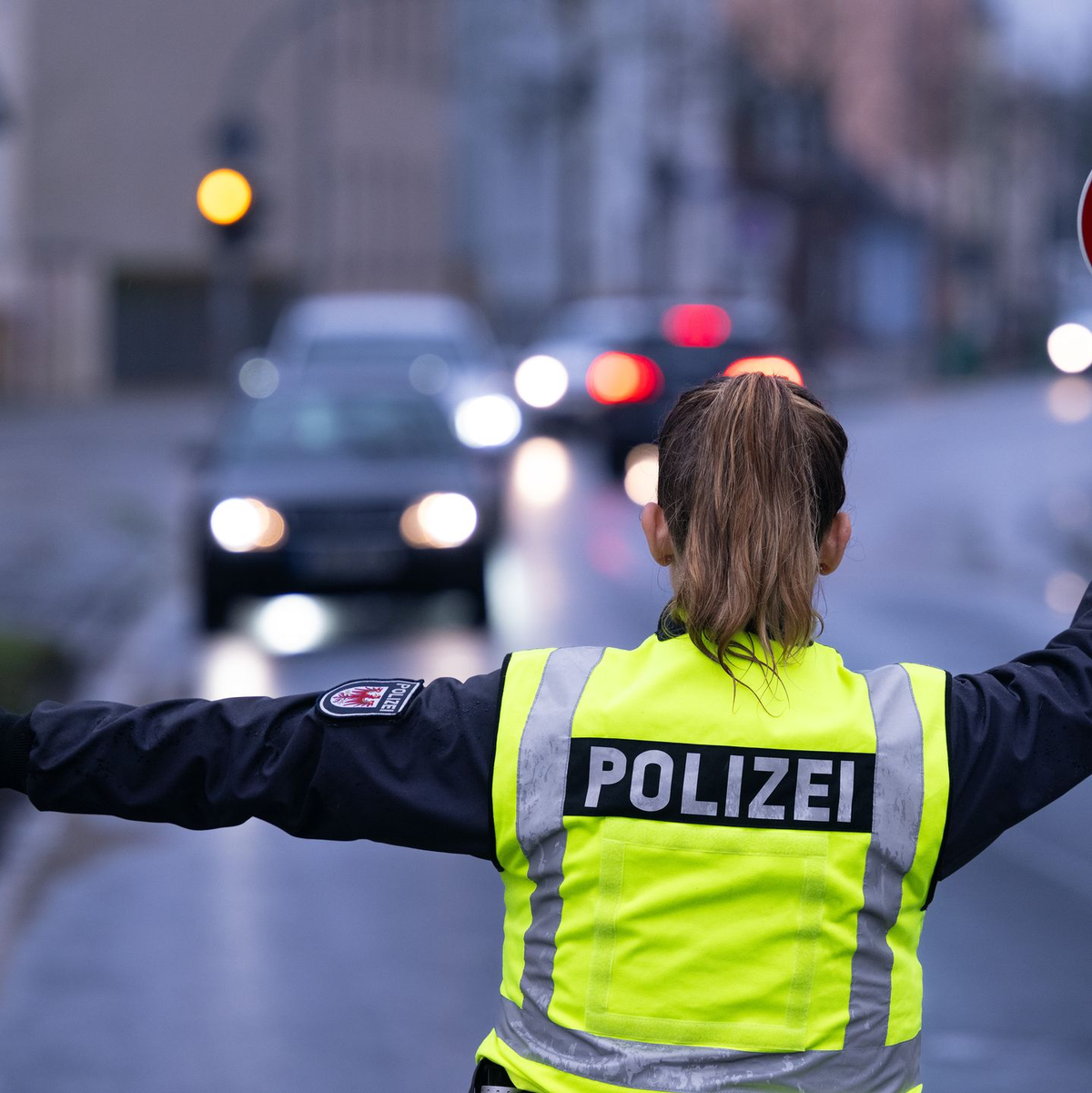 Hart aber gerecht: Punkte in Flensburg sollen für mehr Sicherheit im Straßenverkehr sorgen. (Archivbild) - Foto: Soeren Stache/dpa