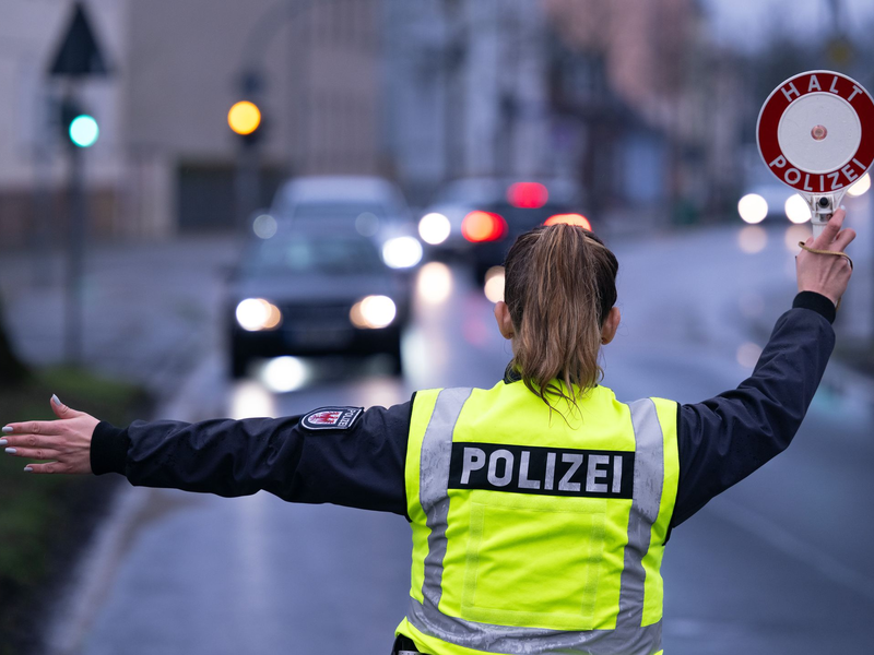 Die EU-Verkehrsminister wollen einen Führerscheinentzug künftig in der gesamten Europäischen Union durchsetzen. (Symbolbild) - Foto: Soeren Stache/dpa