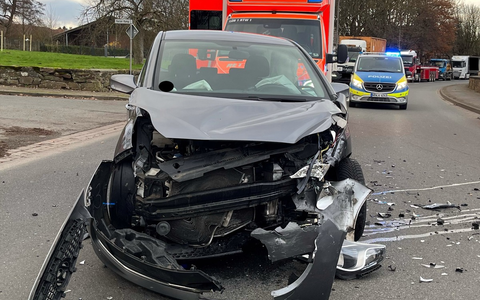 POL-MI: Autos stoßen auf Nettelstedter Straße zusammen - Foto: presseportal.de